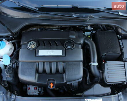 Черный Фольксваген Гольф, объемом двигателя 1.6 л и пробегом 210 тыс. км за 7590 $, фото 79 на Automoto.ua