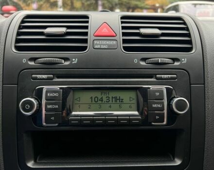 Черный Фольксваген Гольф, объемом двигателя 1.4 л и пробегом 208 тыс. км за 9200 $, фото 9 на Automoto.ua