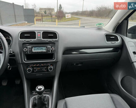 Черный Фольксваген Гольф, объемом двигателя 1.6 л и пробегом 198 тыс. км за 7899 $, фото 44 на Automoto.ua