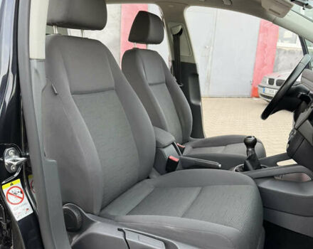 Черный Фольксваген Гольф, объемом двигателя 1.6 л и пробегом 243 тыс. км за 5999 $, фото 28 на Automoto.ua