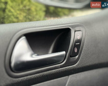 Чорний Фольксваген Гольф, об'ємом двигуна 1.4 л та пробігом 270 тис. км за 5700 $, фото 46 на Automoto.ua