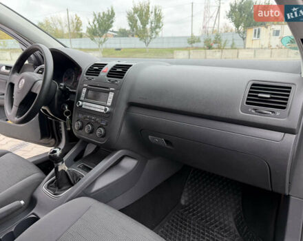 Черный Фольксваген Гольф, объемом двигателя 1.6 л и пробегом 189 тыс. км за 6650 $, фото 34 на Automoto.ua