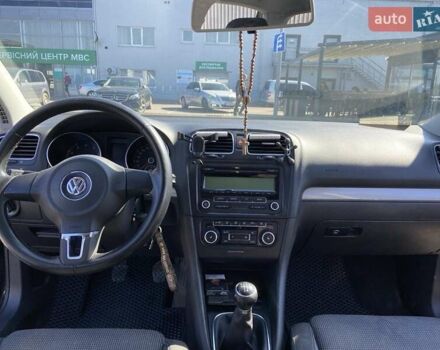 Черный Фольксваген Гольф, объемом двигателя 1.39 л и пробегом 193 тыс. км за 7600 $, фото 5 на Automoto.ua