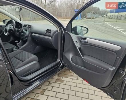 Черный Фольксваген Гольф, объемом двигателя 1.6 л и пробегом 218 тыс. км за 7900 $, фото 24 на Automoto.ua