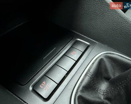 Черный Фольксваген Гольф, объемом двигателя 1.6 л и пробегом 198 тыс. км за 7950 $, фото 112 на Automoto.ua