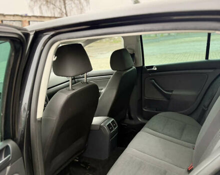 Черный Фольксваген Гольф, объемом двигателя 1.6 л и пробегом 185 тыс. км за 6999 $, фото 5 на Automoto.ua