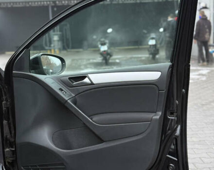 Черный Фольксваген Гольф, объемом двигателя 1.4 л и пробегом 227 тыс. км за 8500 $, фото 80 на Automoto.ua