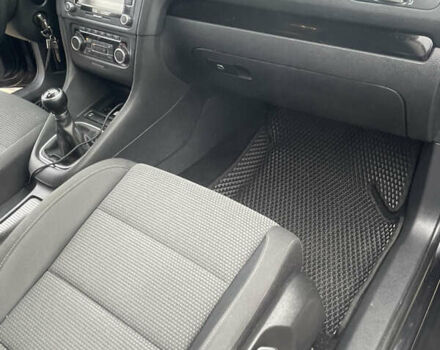 Черный Фольксваген Гольф, объемом двигателя 1.39 л и пробегом 172 тыс. км за 9700 $, фото 17 на Automoto.ua