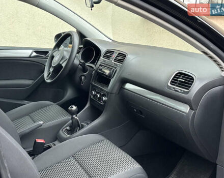 Черный Фольксваген Гольф, объемом двигателя 1.6 л и пробегом 138 тыс. км за 7950 $, фото 23 на Automoto.ua