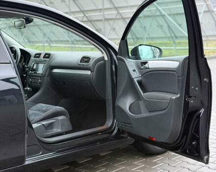 Черный Фольксваген Гольф, объемом двигателя 1.4 л и пробегом 227 тыс. км за 8500 $, фото 79 на Automoto.ua