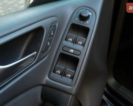 Черный Фольксваген Гольф, объемом двигателя 1.59 л и пробегом 227 тыс. км за 8600 $, фото 23 на Automoto.ua