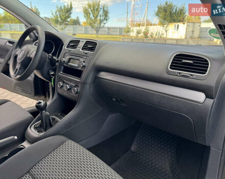 Черный Фольксваген Гольф, объемом двигателя 1.6 л и пробегом 186 тыс. км за 7999 $, фото 31 на Automoto.ua