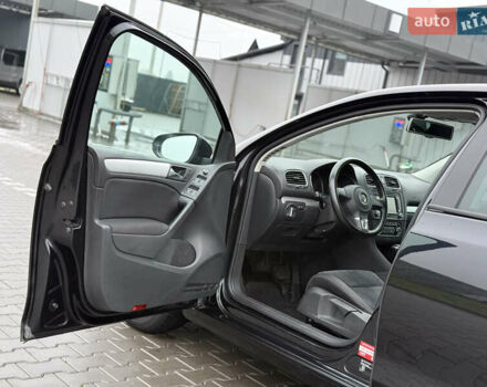 Черный Фольксваген Гольф, объемом двигателя 1.4 л и пробегом 227 тыс. км за 8500 $, фото 37 на Automoto.ua