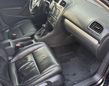 Черный Фольксваген Гольф, объемом двигателя 1.6 л и пробегом 271 тыс. км за 7700 $, фото 6 на Automoto.ua