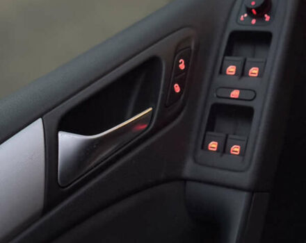 Черный Фольксваген Гольф, объемом двигателя 1.2 л и пробегом 161 тыс. км за 6700 $, фото 7 на Automoto.ua