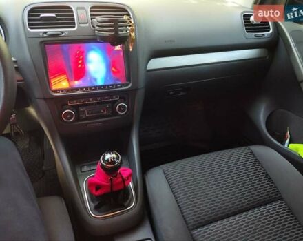 Черный Фольксваген Гольф, объемом двигателя 1.2 л и пробегом 134 тыс. км за 7200 $, фото 6 на Automoto.ua