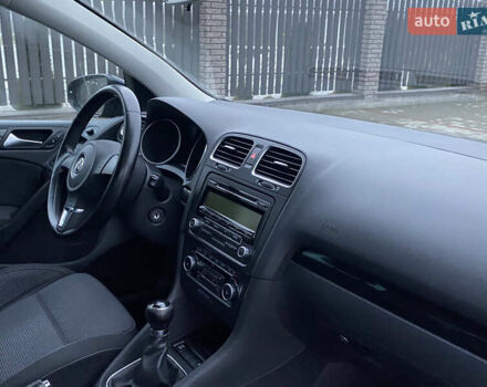 Черный Фольксваген Гольф, объемом двигателя 1.4 л и пробегом 201 тыс. км за 7300 $, фото 6 на Automoto.ua