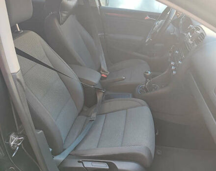 Черный Фольксваген Гольф, объемом двигателя 1.6 л и пробегом 292 тыс. км за 7200 $, фото 6 на Automoto.ua