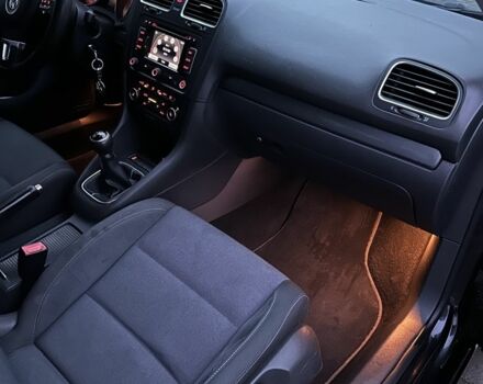 Черный Фольксваген Гольф, объемом двигателя 1.6 л и пробегом 274 тыс. км за 8300 $, фото 19 на Automoto.ua