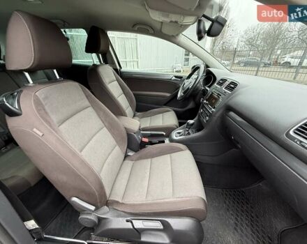 Черный Фольксваген Гольф, объемом двигателя 1.6 л и пробегом 396 тыс. км за 7900 $, фото 26 на Automoto.ua