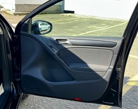 Черный Фольксваген Гольф, объемом двигателя 1.4 л и пробегом 261 тыс. км за 7600 $, фото 11 на Automoto.ua