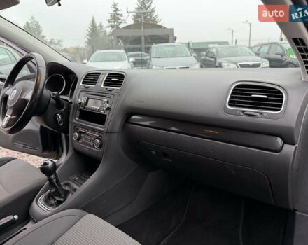 Черный Фольксваген Гольф, объемом двигателя 1.4 л и пробегом 184 тыс. км за 7499 $, фото 34 на Automoto.ua