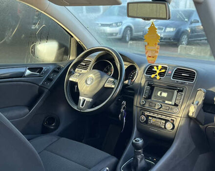 Черный Фольксваген Гольф, объемом двигателя 1.2 л и пробегом 243 тыс. км за 7700 $, фото 26 на Automoto.ua