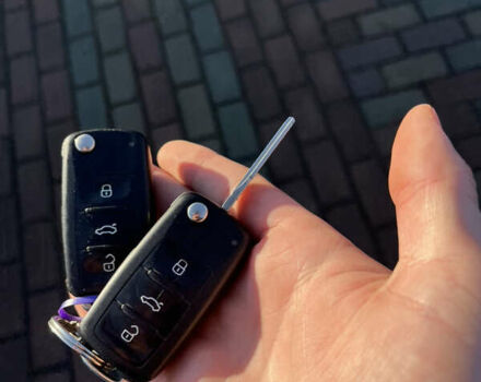 Черный Фольксваген Гольф, объемом двигателя 1.2 л и пробегом 243 тыс. км за 7700 $, фото 33 на Automoto.ua