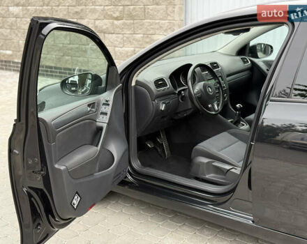 Черный Фольксваген Гольф, объемом двигателя 1.6 л и пробегом 160 тыс. км за 7500 $, фото 6 на Automoto.ua