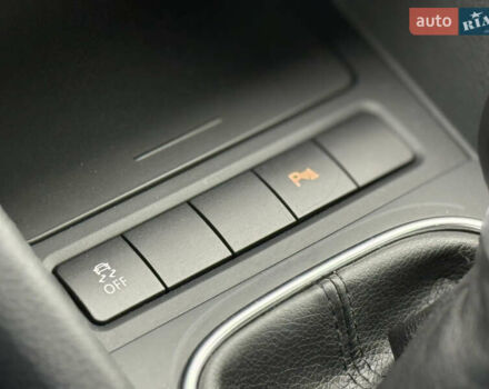 Черный Фольксваген Гольф, объемом двигателя 1.6 л и пробегом 160 тыс. км за 7500 $, фото 22 на Automoto.ua