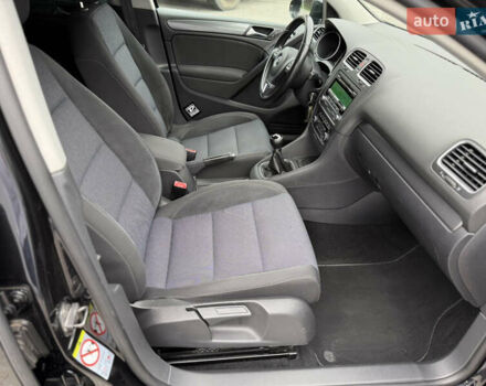 Черный Фольксваген Гольф, объемом двигателя 1.6 л и пробегом 160 тыс. км за 7500 $, фото 13 на Automoto.ua