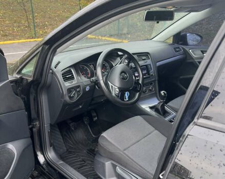 Черный Фольксваген Гольф, объемом двигателя 1.6 л и пробегом 272 тыс. км за 10000 $, фото 4 на Automoto.ua