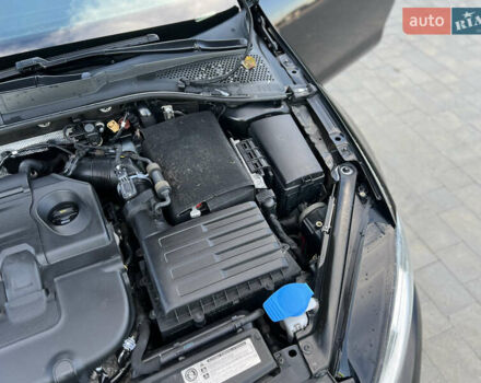 Черный Фольксваген Гольф, объемом двигателя 1.6 л и пробегом 258 тыс. км за 10300 $, фото 78 на Automoto.ua