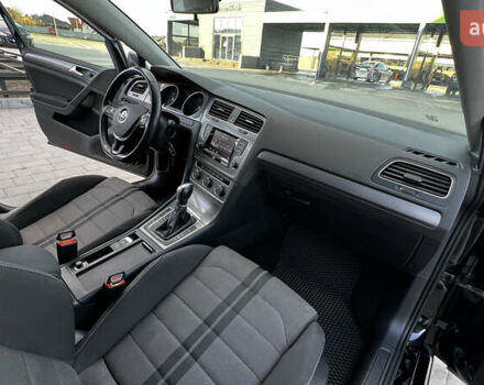 Черный Фольксваген Гольф, объемом двигателя 1.6 л и пробегом 258 тыс. км за 10300 $, фото 74 на Automoto.ua