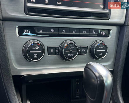 Черный Фольксваген Гольф, объемом двигателя 1.4 л и пробегом 203 тыс. км за 12200 $, фото 49 на Automoto.ua