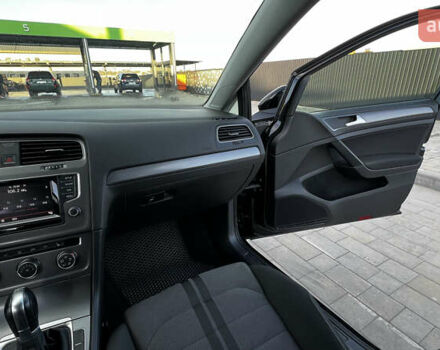 Черный Фольксваген Гольф, объемом двигателя 1.6 л и пробегом 258 тыс. км за 10300 $, фото 67 на Automoto.ua