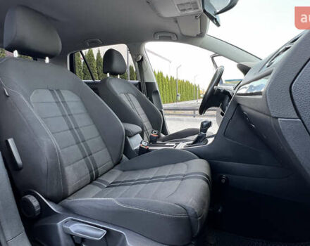 Черный Фольксваген Гольф, объемом двигателя 1.6 л и пробегом 258 тыс. км за 10300 $, фото 73 на Automoto.ua