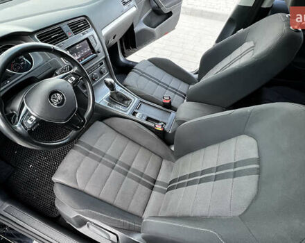 Черный Фольксваген Гольф, объемом двигателя 1.6 л и пробегом 258 тыс. км за 10300 $, фото 71 на Automoto.ua