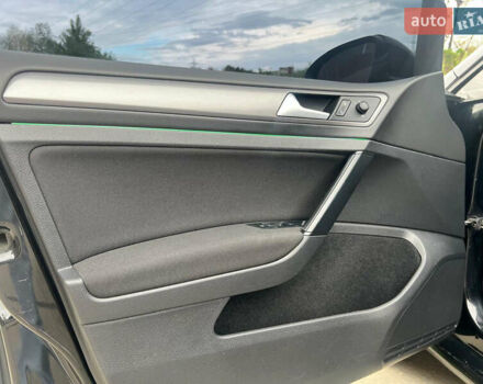 Черный Фольксваген Гольф, объемом двигателя 1.6 л и пробегом 274 тыс. км за 9950 $, фото 18 на Automoto.ua