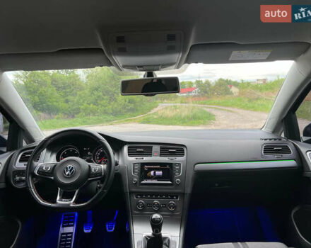 Черный Фольксваген Гольф, объемом двигателя 1.6 л и пробегом 274 тыс. км за 9950 $, фото 21 на Automoto.ua