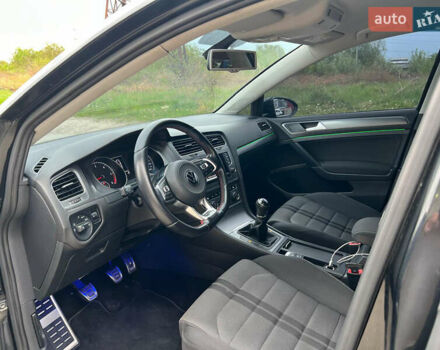 Черный Фольксваген Гольф, объемом двигателя 1.6 л и пробегом 274 тыс. км за 9950 $, фото 22 на Automoto.ua