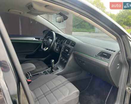 Черный Фольксваген Гольф, объемом двигателя 1.6 л и пробегом 274 тыс. км за 9950 $, фото 11 на Automoto.ua