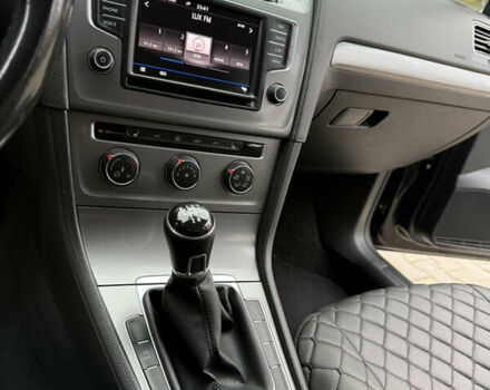 Черный Фольксваген Гольф, объемом двигателя 1.6 л и пробегом 248 тыс. км за 11500 $, фото 16 на Automoto.ua