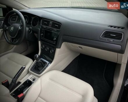 Черный Фольксваген Гольф, объемом двигателя 1.4 л и пробегом 98 тыс. км за 12700 $, фото 13 на Automoto.ua