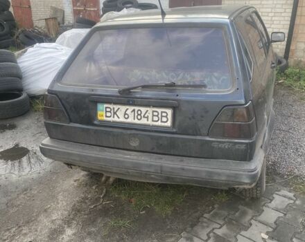 Черный Фольксваген Гольф, объемом двигателя 1.6 л и пробегом 300 тыс. км за 700 $, фото 1 на Automoto.ua