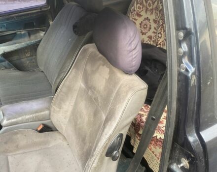 Черный Фольксваген Гольф, объемом двигателя 1.6 л и пробегом 300 тыс. км за 700 $, фото 2 на Automoto.ua