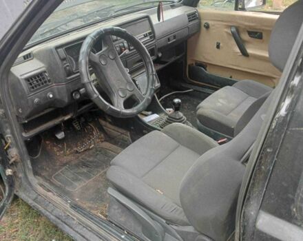 Черный Фольксваген Гольф, объемом двигателя 1.3 л и пробегом 280 тыс. км за 505 $, фото 3 на Automoto.ua