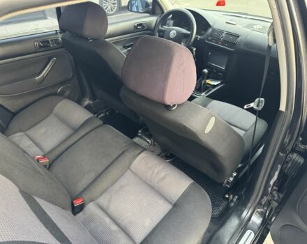 Черный Фольксваген Гольф, объемом двигателя 1.6 л и пробегом 245 тыс. км за 2900 $, фото 6 на Automoto.ua