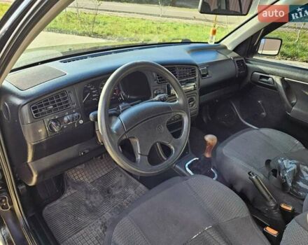 Черный Фольксваген Гольф, объемом двигателя 1.98 л и пробегом 355 тыс. км за 1850 $, фото 15 на Automoto.ua