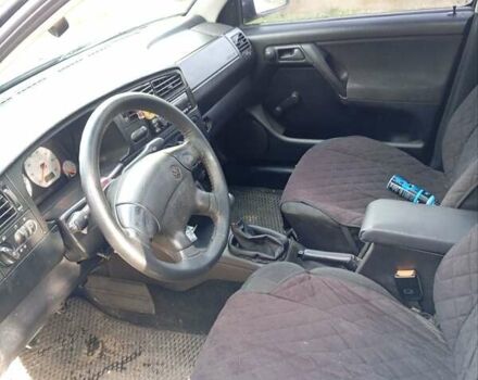 Черный Фольксваген Гольф, объемом двигателя 1.78 л и пробегом 370 тыс. км за 2750 $, фото 2 на Automoto.ua